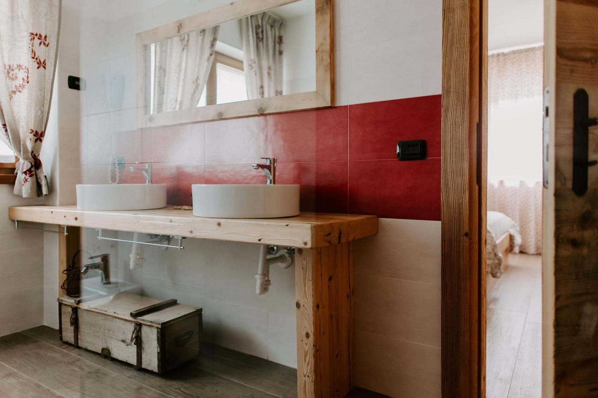 Bed and Breakfast Fra Rose E Mughi Домедже-ди-Кадоре Экстерьер фото