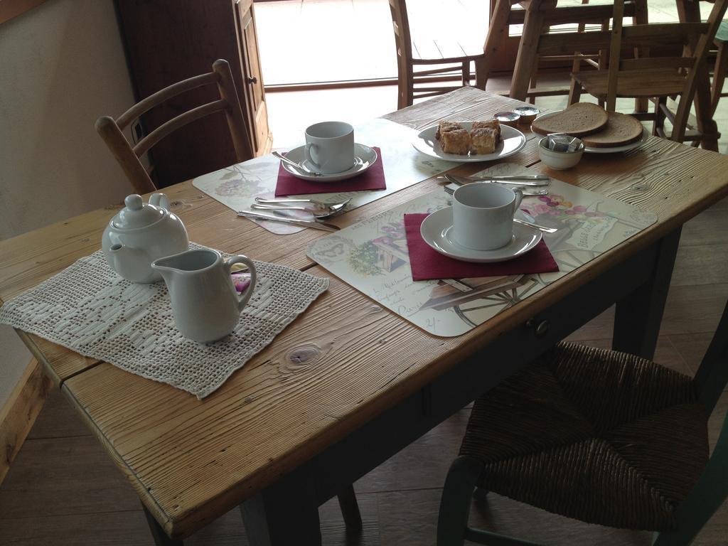 Bed and Breakfast Fra Rose E Mughi Домедже-ди-Кадоре Экстерьер фото